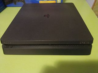 PS4 Slim 1TB + FIFA 19 Champions Edition