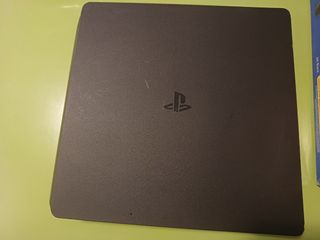 PS4 Slim 1TB + FIFA 19 Champions Edition