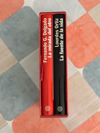 Pack Estuche Novela Premio Planeta 1995 + regalo