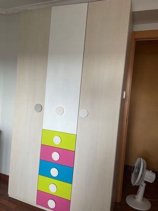 Armadio per bambini in legno e plastica