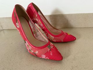 Zapatos de tacón con flores