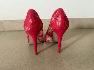Zapatos de tacón con flores