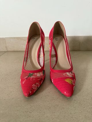 Zapatos de tacón con flores