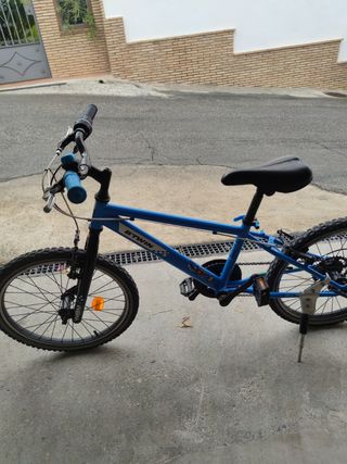 Bicicleta B'TWIN 20 pulgadas y 7 velocidades.