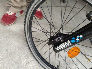Bicicleta B'TWIN 20 pulgadas y 7 velocidades.