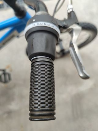 Bicicleta B'TWIN 20 pulgadas y 7 velocidades.