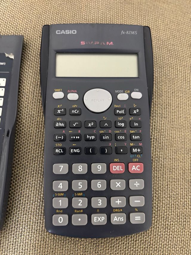 Calculadora Científica Casio fx-82MS