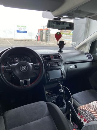 Volkswagen  Touran 2011