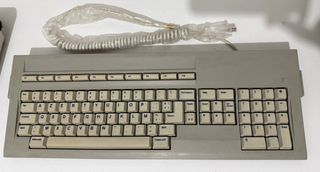 Atari Mega STE 4MB HD 40. Teclado Francés