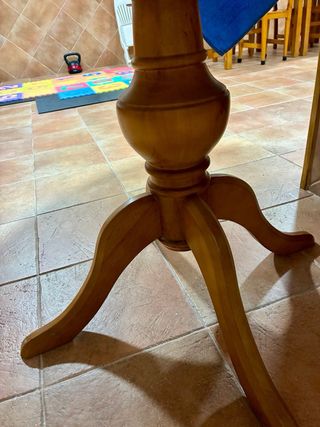 Mesa de comedor redonda de pino macizo muy robusta