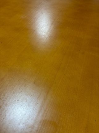 Mesa de comedor redonda de pino macizo muy robusta
