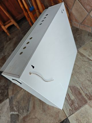 Armario de baño plateado y blanco