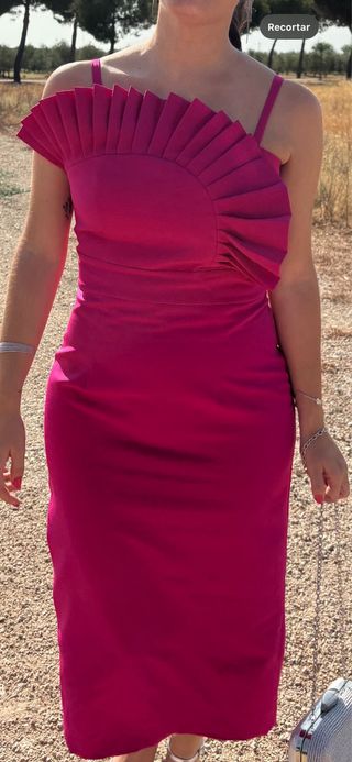 Vestido de fiesta rosa con volantes