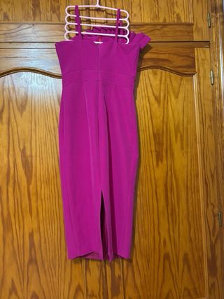 Vestido de fiesta rosa con volantes