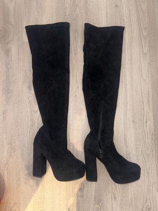 Botas altas negras de tacón y plataforma