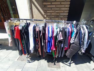 LOTE ROPA MUJER FERIAS -STOCK-OUTLET- MERCADILLO-