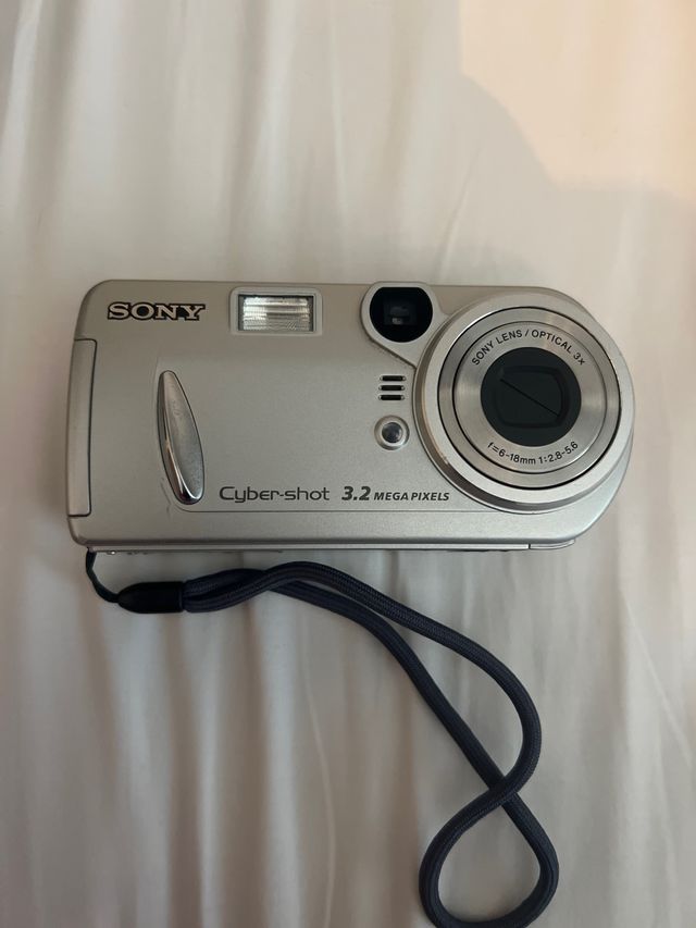 Sony Cybershot Cámara Digital Plata 3.2 MP