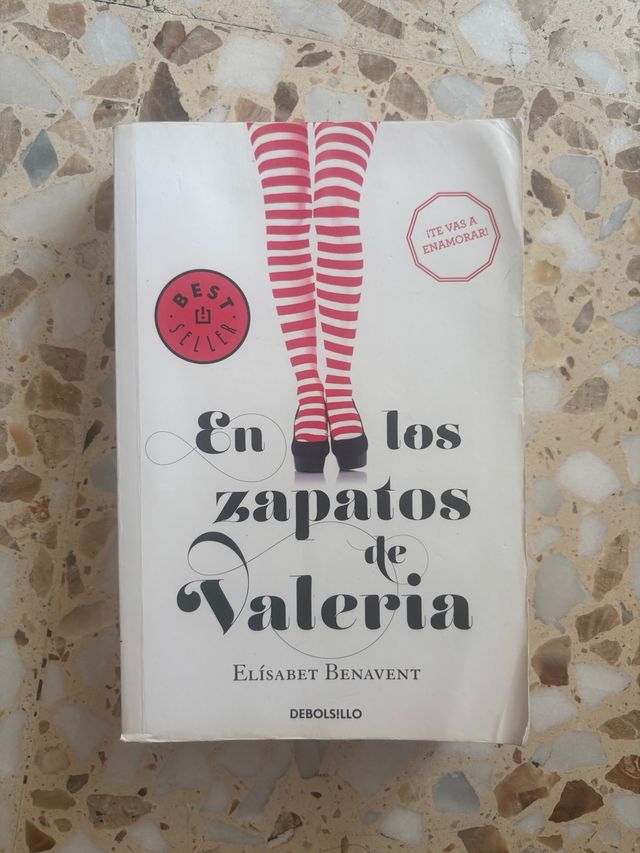 Libro en los zapatos de Valeria