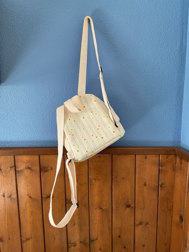 Mochila pequeña con estampado de margaritas