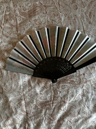 Abanico floral negro