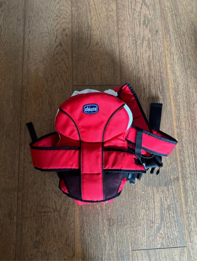 Mochila Portabebés Chicco Roja de segunda mano por 21,99 EUR en