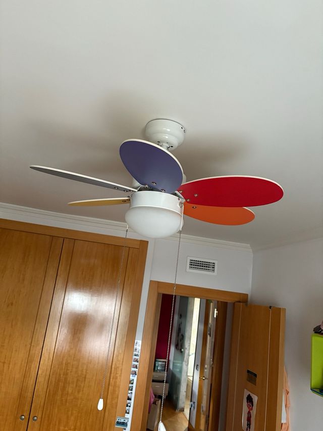 Ventilador de techo multicolor
