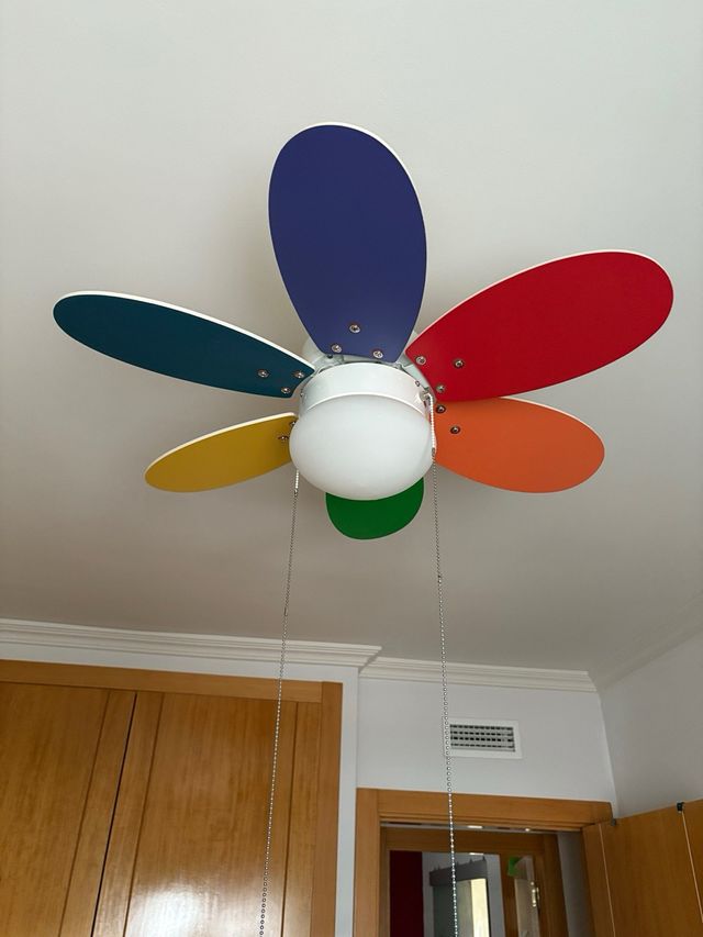Ventilador de techo multicolor