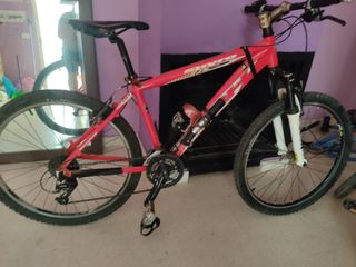 Bicicleta MTB Roja, ruedas nuevas y zapatas.