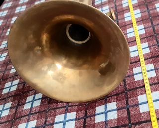 Trompeta de latón antigua