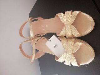 Sandalias doradas cuña talla 38