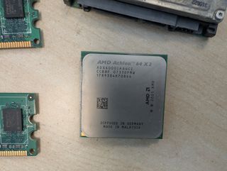 CPU AMD, 2x RAM DDR2, HDD Seagate 20GB