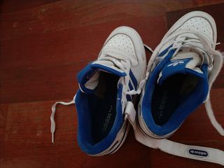 Scarpe Adidas bianche e blu