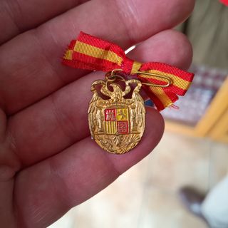 Insignia Escudo Nacional Franco con Alfiler