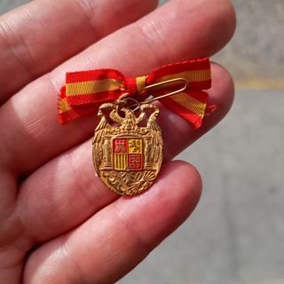Insignia Escudo Nacional Franco con Alfiler