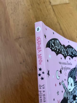 Isadora Moon va a una fiesta de pijamas / Isado...
