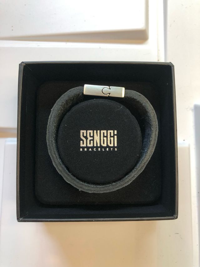 Pulsera Senggi Cuero Negro Hombre Plata