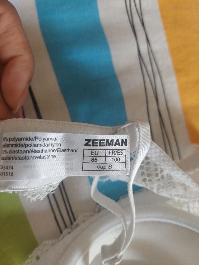 Sujetador de encaje blanco