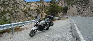 Honda NC 750X con maletas y baúl