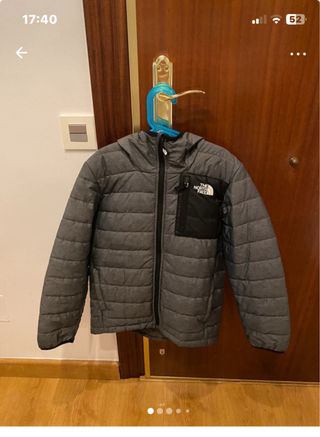 Plumífero The North Face gris. Es talla de niño
