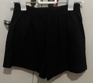 Falda pantalón negra con cuadros verdes