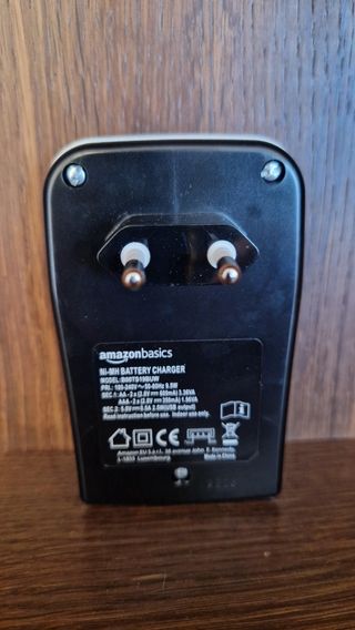 Cargador Pilas Amazon Basics AA AAA