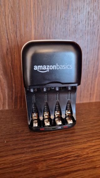 Cargador Pilas Amazon Basics AA AAA