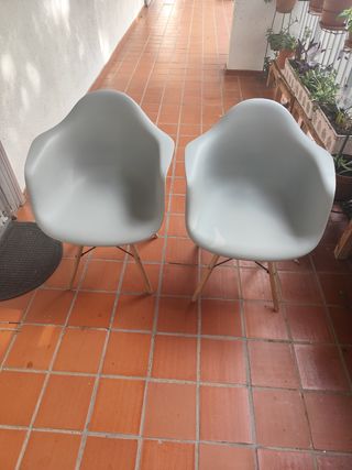 Sillas de PVC Blancas