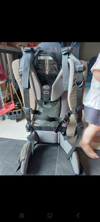 Silla portabebés Deuter súper cómoda para ambos