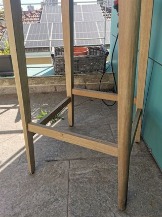 Tavolo rotondo alto 70cm in legno e cemento