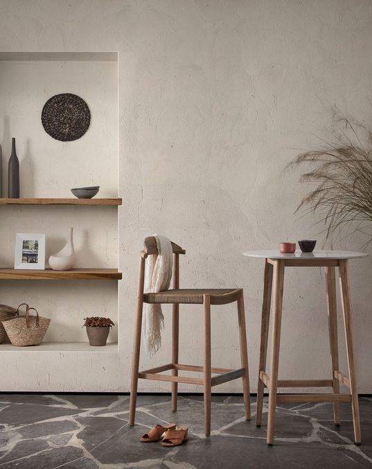 Tavolo rotondo alto 70cm in legno e cemento