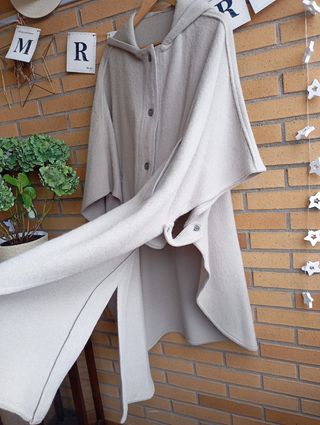 Capa de lana y alpaca gris