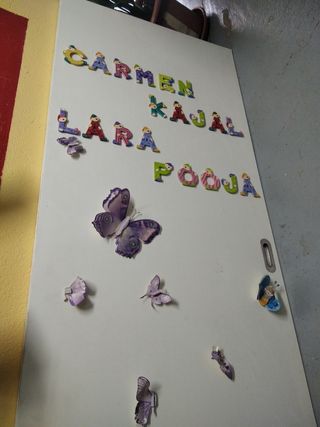 Armario ropero de madera:
- 2 puertas correderas 
