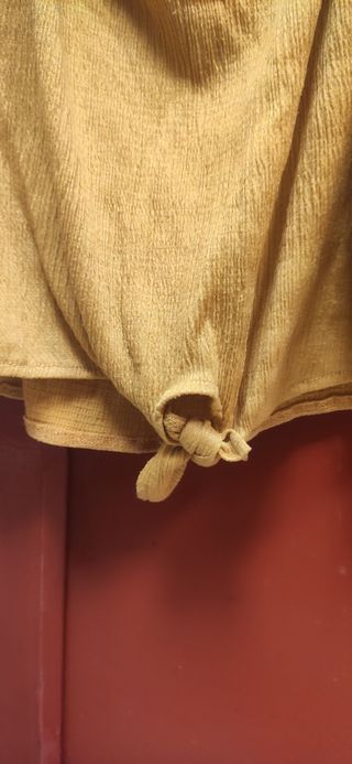 Camiseta Primark niña cuello barco mostaza