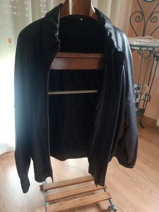 Cazadora de cuero caballero negra